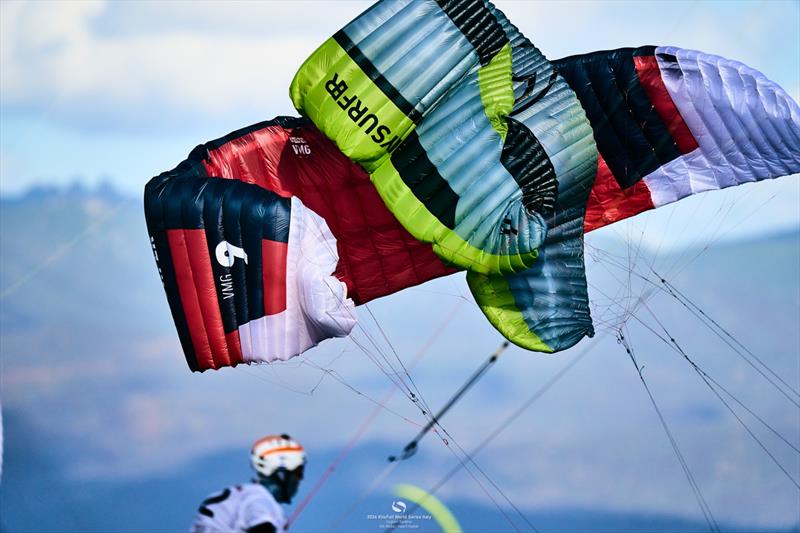 Kite tangle between Pescetto and Kampman - photo © Robert Hajduk / IKA media