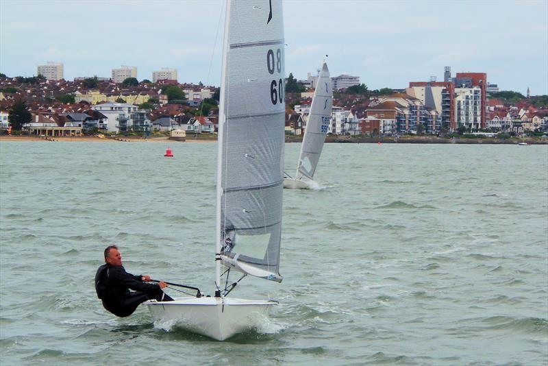 6080 leads 5597 - Solo class open meeting at Leigh-on-Sea - photo © Naomi Cox