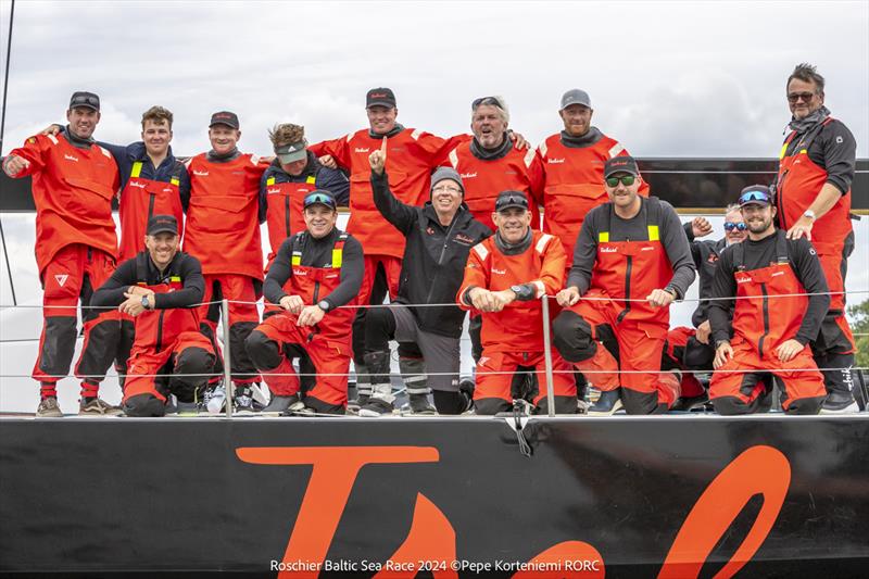 Tschüss 2 Crew: Christian Zugel, Al Fraser, Alex Higby, Campbell Field, Christopher Welch, Cian Guilfoyle, Edward Myers, Fredric Shanks, Johnny Mordaunt, Neal McDonald, Pete Cumming, Simon Johnson, Stu Bannatyne, Toby Griffen, Trystan Seal photo copyright Pepe Korteniemi / www.photex.fi taken at Royal Ocean Racing Club and featuring the Volvo 70 class